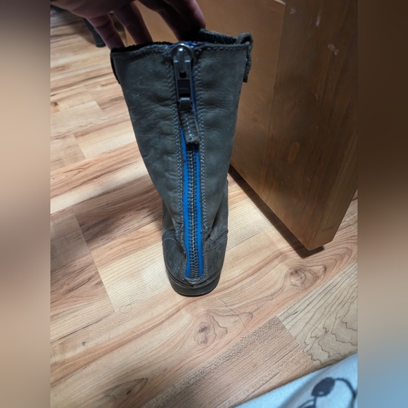 Distressed Steve Madden Roll Down Boots - Picture 3 of 9